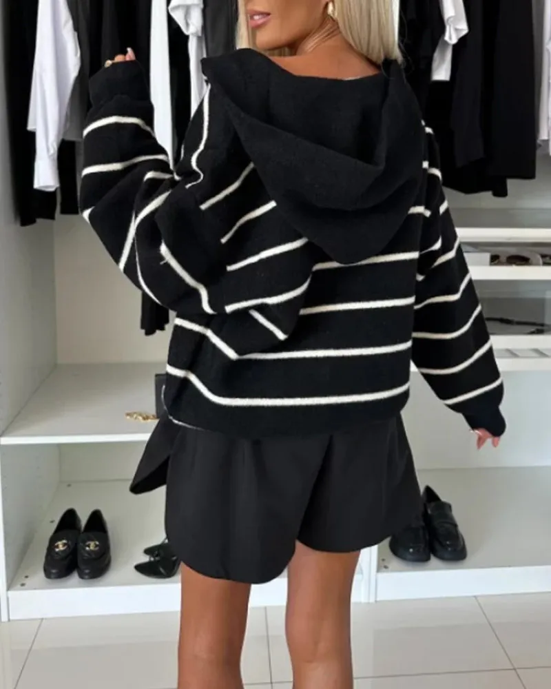Gestreepte - Relaxed fit knitted sweater in timeless neutral style
