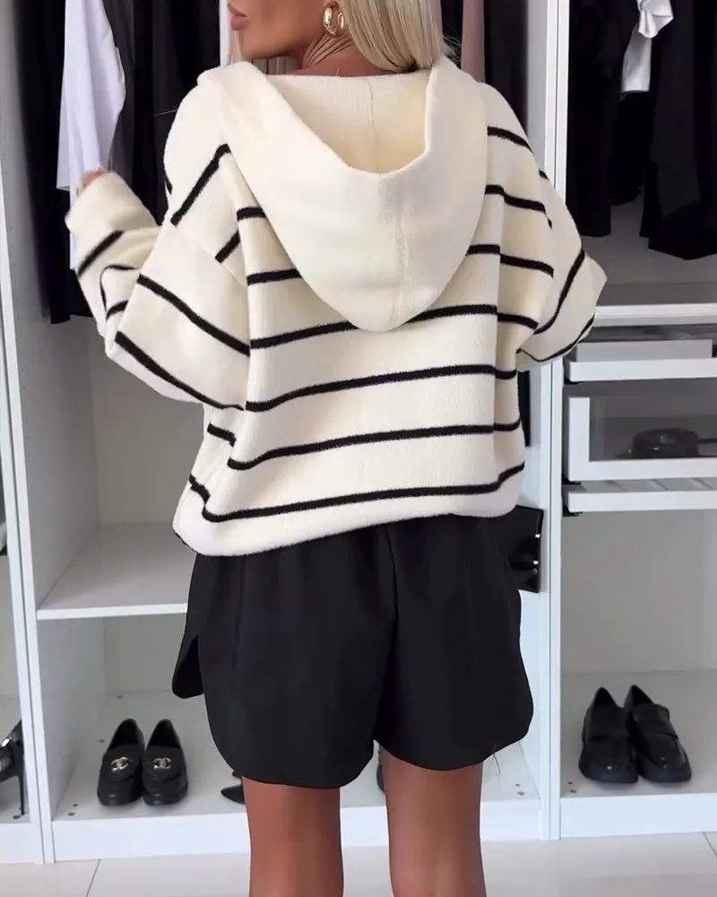 Gestreepte - Relaxed fit knitted sweater in timeless neutral style
